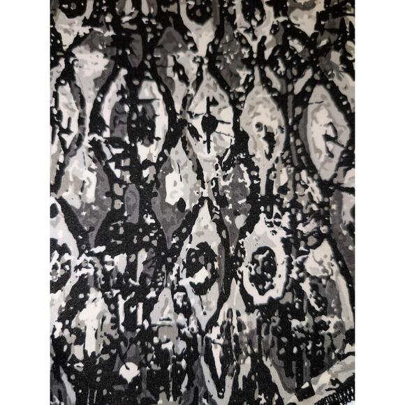 Sho Active Pants Womens Size XL Black White Capri Leggings Geometric Mesh Panels - Picture 2 of 4